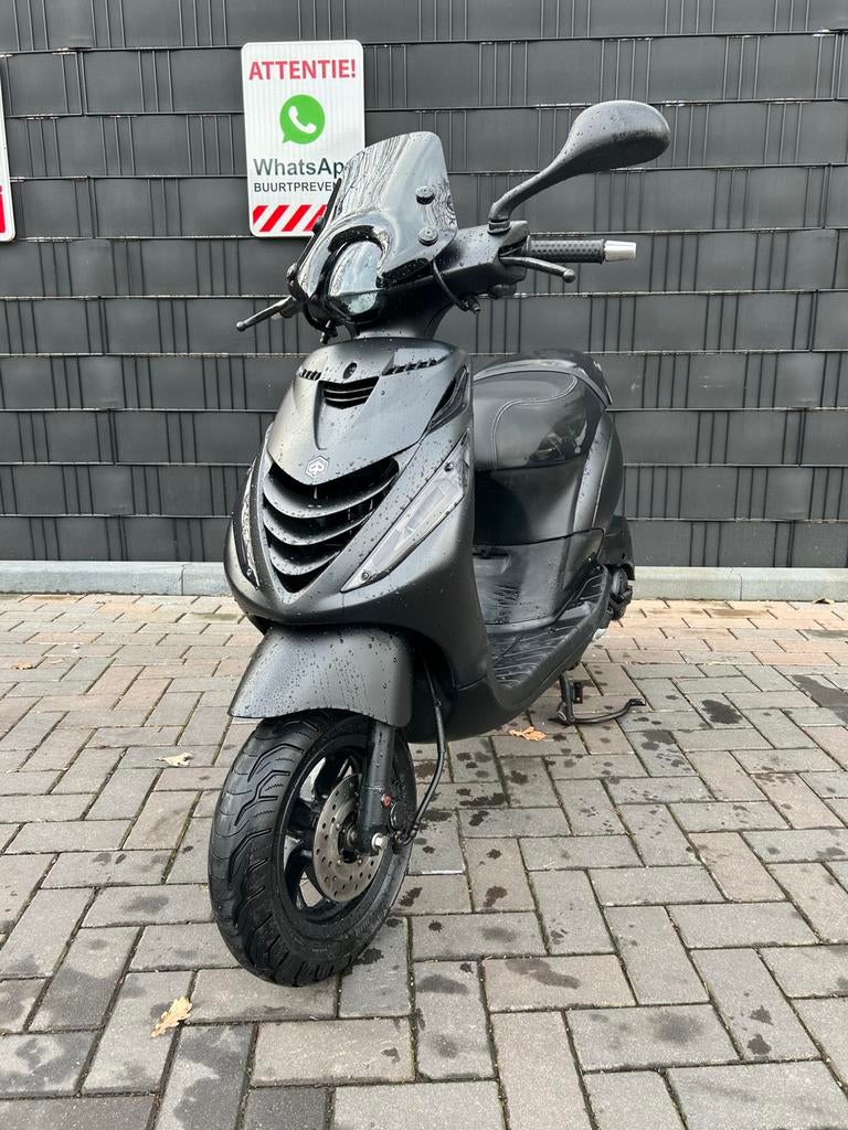 Piaggio zip 4t 50cc tekoop/teruil, Fietsen en Brommers, Scooters | Piaggio, Gebruikt, Zip, Maximaal 45 km/u, Benzine, Ophalen