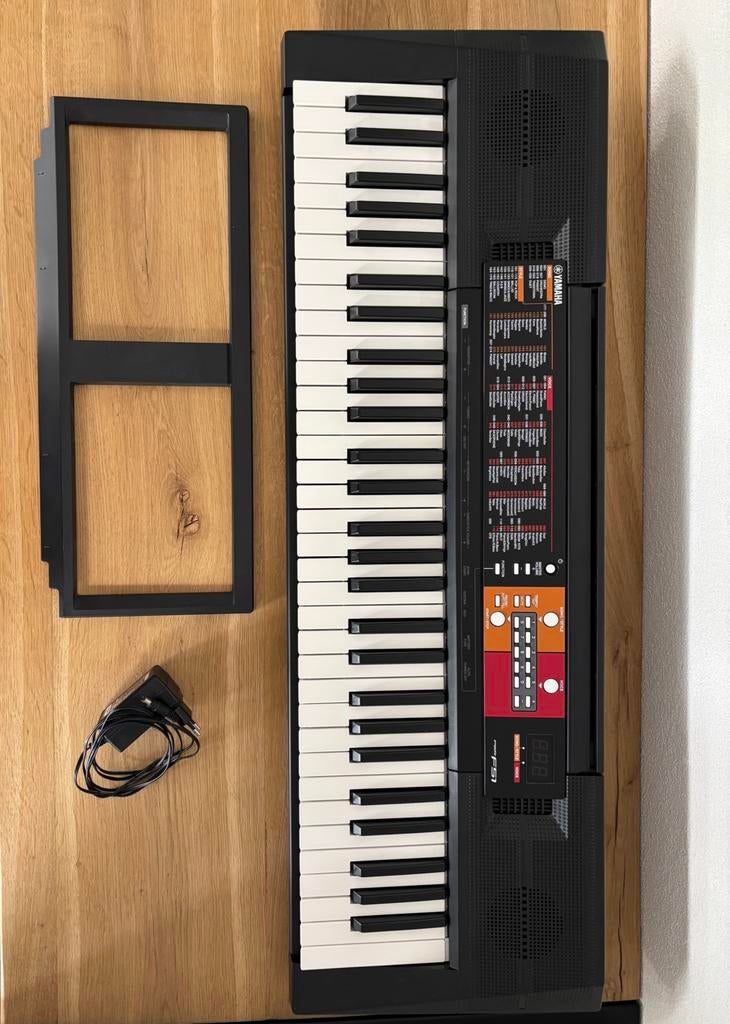Yamaha keyboard PSR-F51 met lader en batterijen, Ophalen, Zo goed als nieuw, 61 toetsen, Yamaha