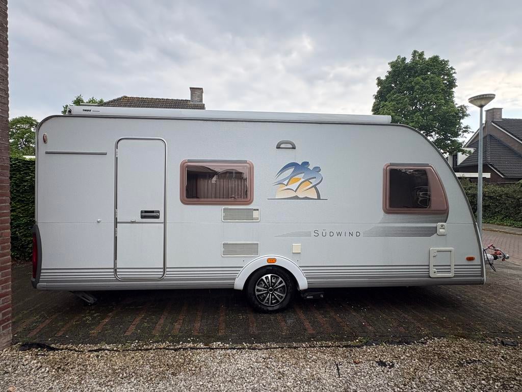 Knaus 500FSK met stapelbed, airco, luifel, mover, voortent, Caravans en Kamperen, Caravans, Stapelbed, Rondzit, Particulier, Schokbreker