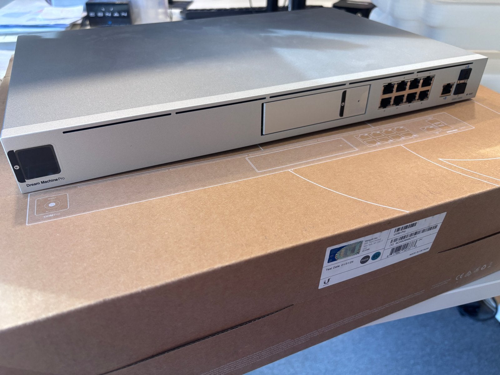 Ubiquiti Dream Machine Pro - UDM Pro, Ophalen of Verzenden, Nieuw, Router met modem
