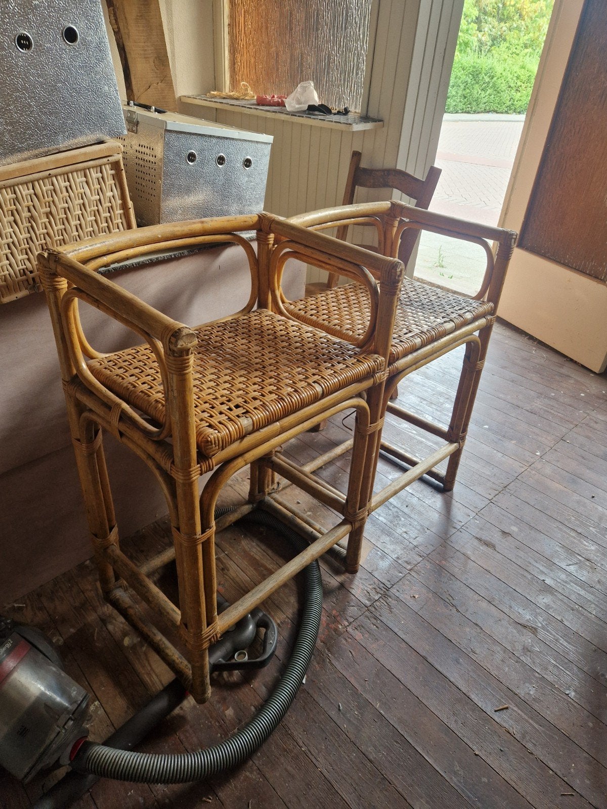 Set van 2 vintage rotan barkrukken, Ophalen, Gebruikt, 60 tot 90 cm, Riet