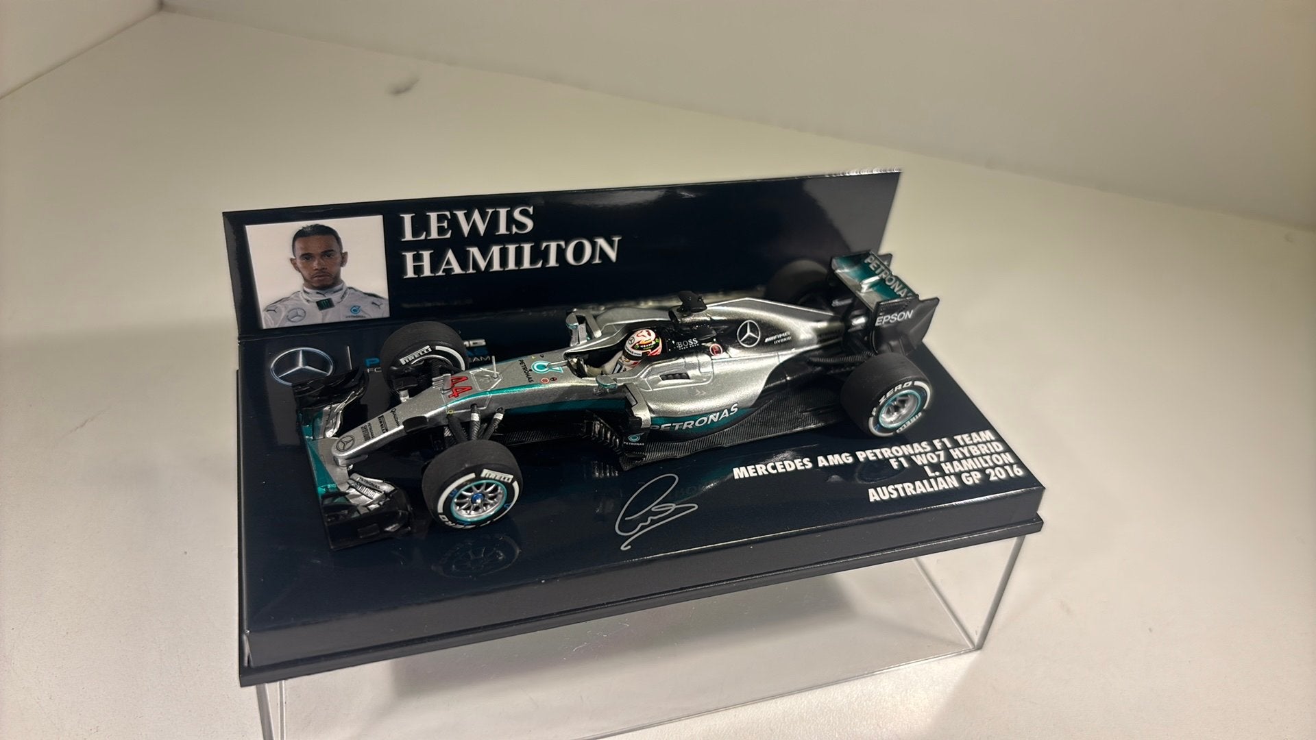 F1 mercedes w07 L . Hamilton Australia 2016 minichamps 1.43