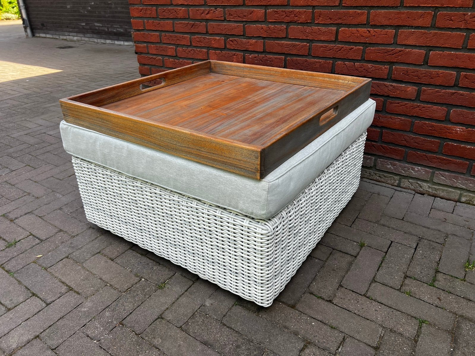 Bijzettafel/poef met teak dienblad, Ophalen, Zo goed als nieuw