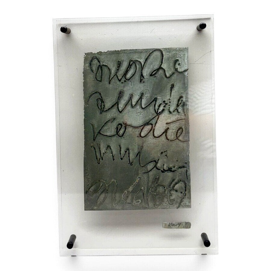 modern zinken kunstwerk tussen plexiglazen lijst, Ophalen of Verzenden, Abstract