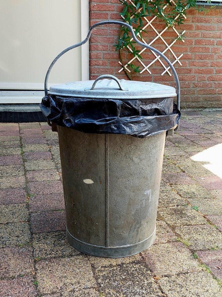 Nostalgische vuilnisbak Gemeente Amstelveen., Ophalen