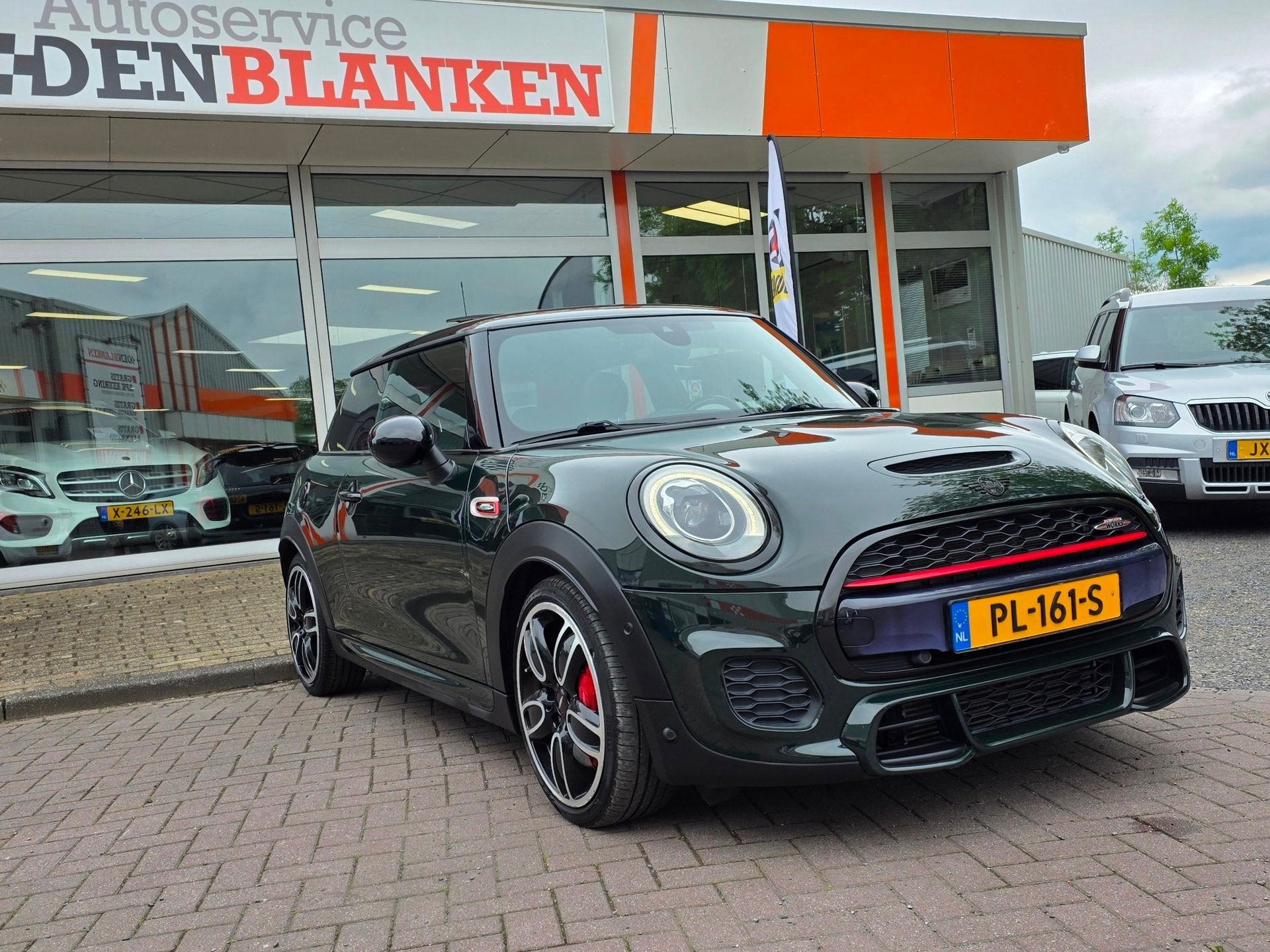 Mini Mini 2.0 John Cooper Works 231pk Chili Automaat BJ.2017, Auto's, 1195 kg, Gebruikt, 4 cilinders, 4 stoelen