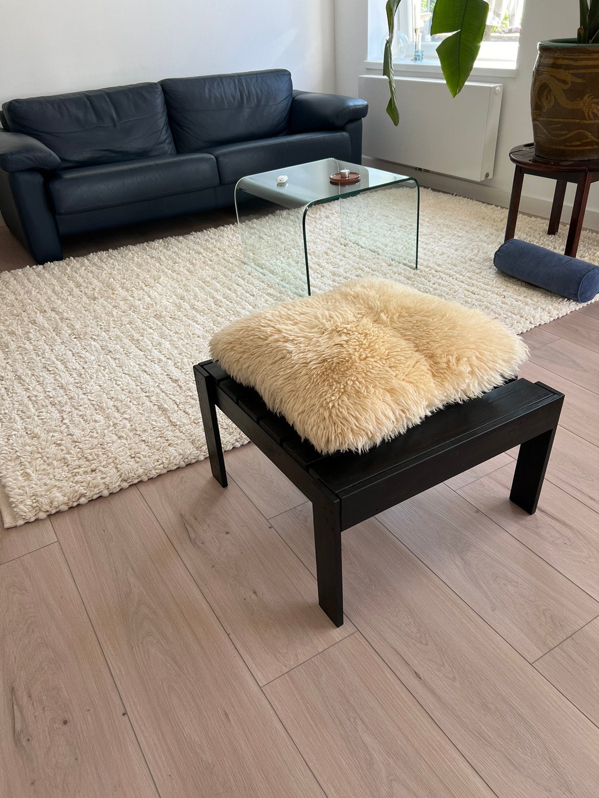 Zwart houten bankje/ tafeltje/ poef, Ophalen, Gebruikt, Modern scandinavian minimaal japandi classiek, 50 tot 75 cm