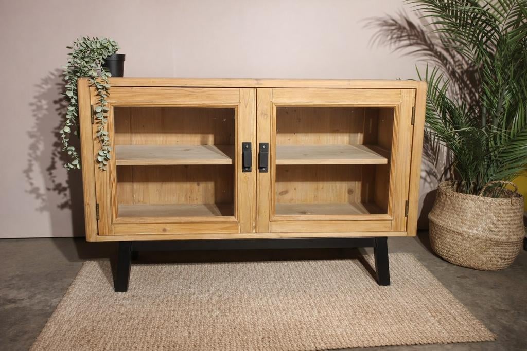 Grenen vitrinekast met glas en stalen onderstel, Ophalen, 50 tot 100 cm, 150 tot 200 cm, 25 tot 50 cm