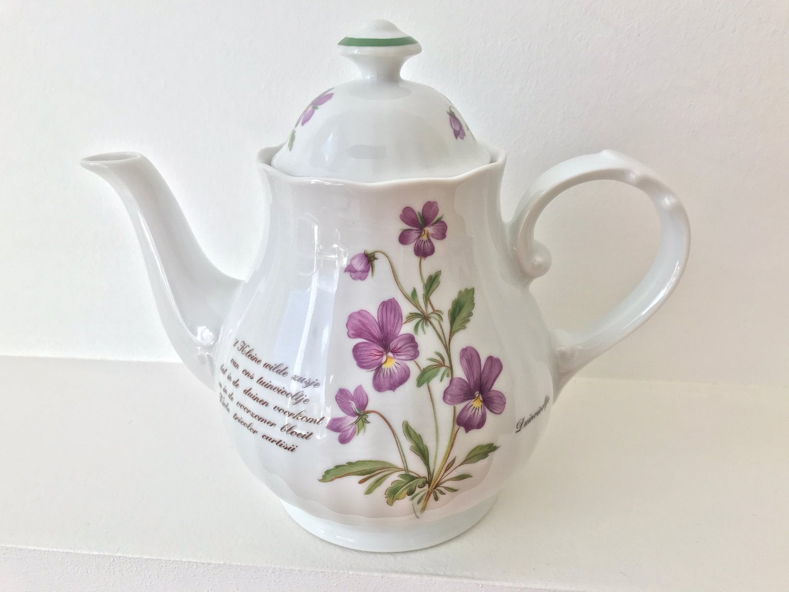 Theepot porselein exclusief Libelle duinviooltje, Ophalen of Verzenden