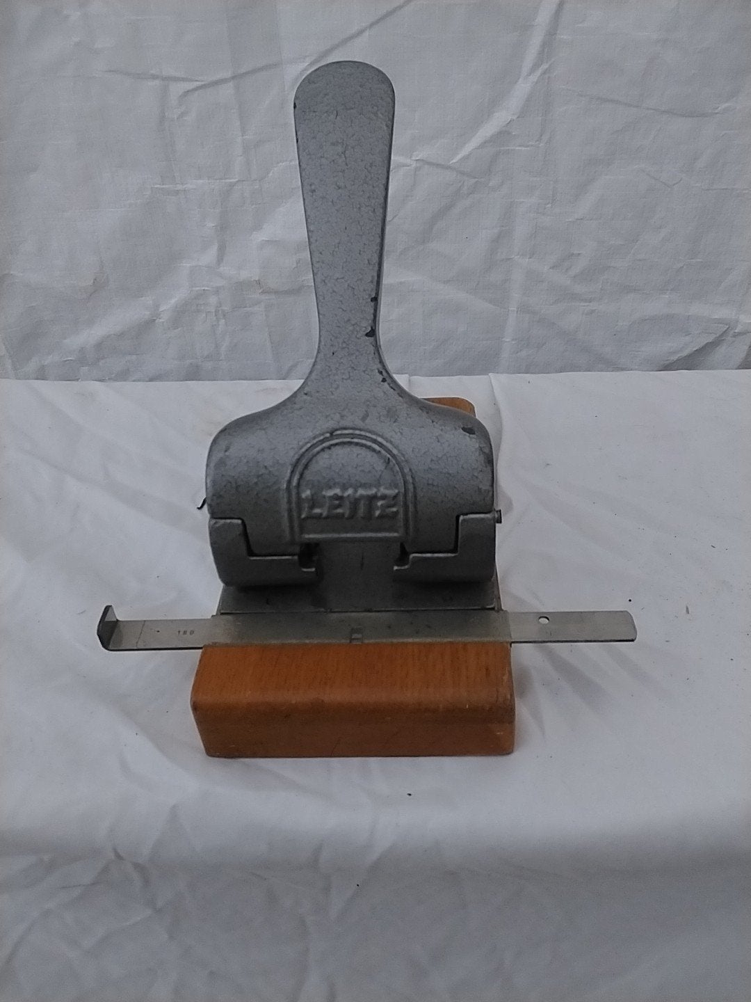 Vintage Leitz perforator op houten voet, Antiek en Kunst, Ophalen of Verzenden