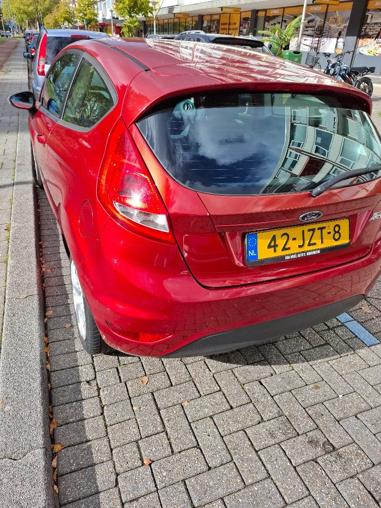 Ford Fiësta 1.25 44KW 3DR 2009 Rood, Auto's, Voorwielaandrijving, Dealer onderhouden, 4 cilinders, Alcantara