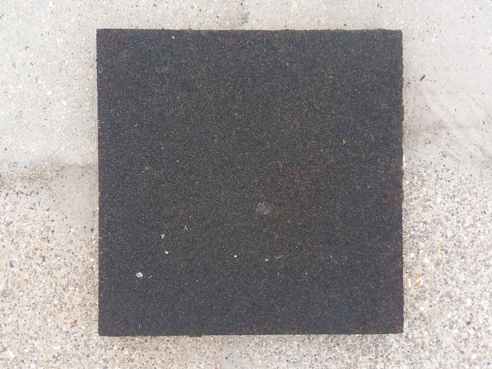 Foto 3 van AANBIEDING: 362 Rubber tegels 50x50x7 Van €4,70 NU €4,50