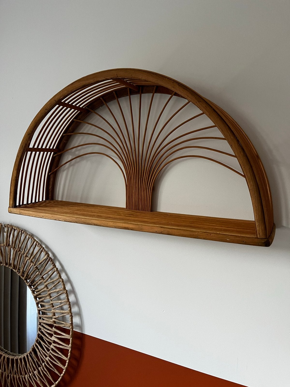 Vintage rotan wandplank - Halfrond design, Kinderen en Baby's, Ophalen of Verzenden, Zo goed als nieuw