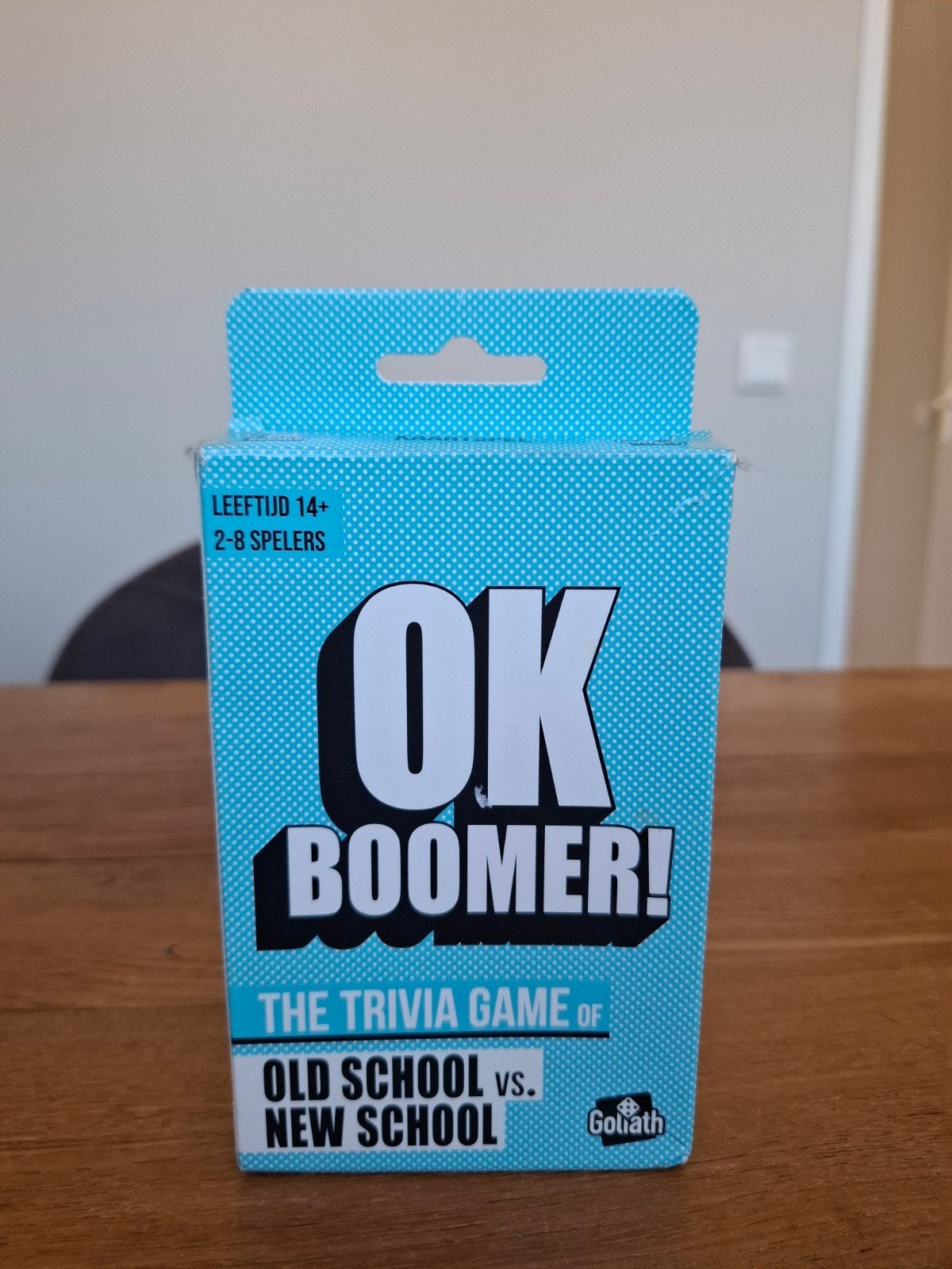 OK Boomer! The Trivia Game - Old School vs. New School, Drie of vier spelers, Ophalen of Verzenden, Zo goed als nieuw, Goliath