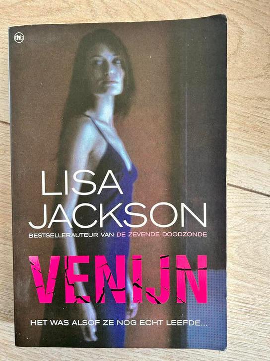 Venijn - Lisa Jackson (Thriller), Ophalen of Verzenden, Gelezen, Nederland