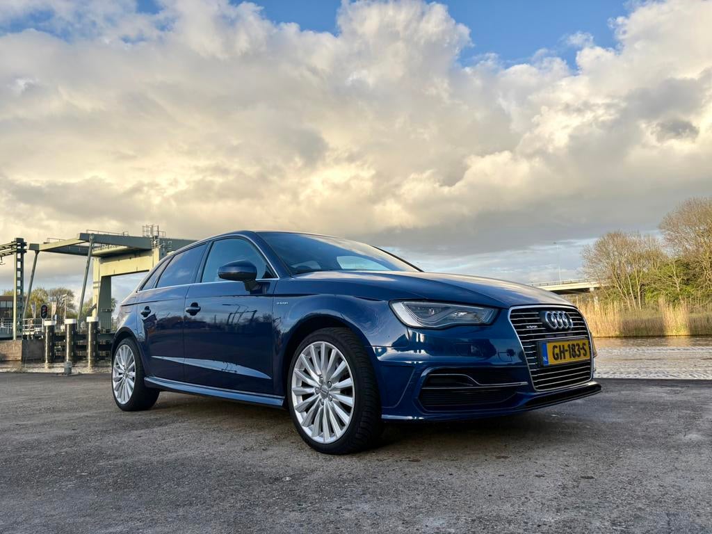 Audi A3 1.4 Tfsi 204pk E-tron Phev S Tronic 2015 Blauw, Auto's, Audi, 4 cilinders, Blauw, Dealer onderhouden, 1515 kg