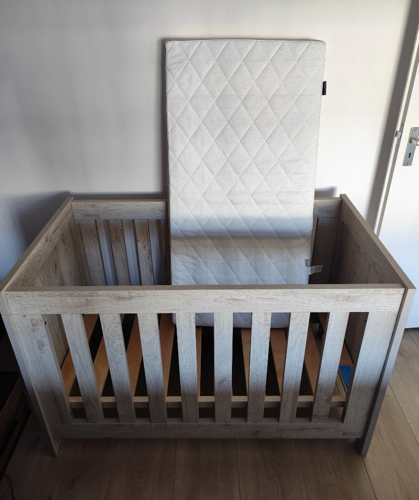 Foto 5 van Baby bed and mattress
