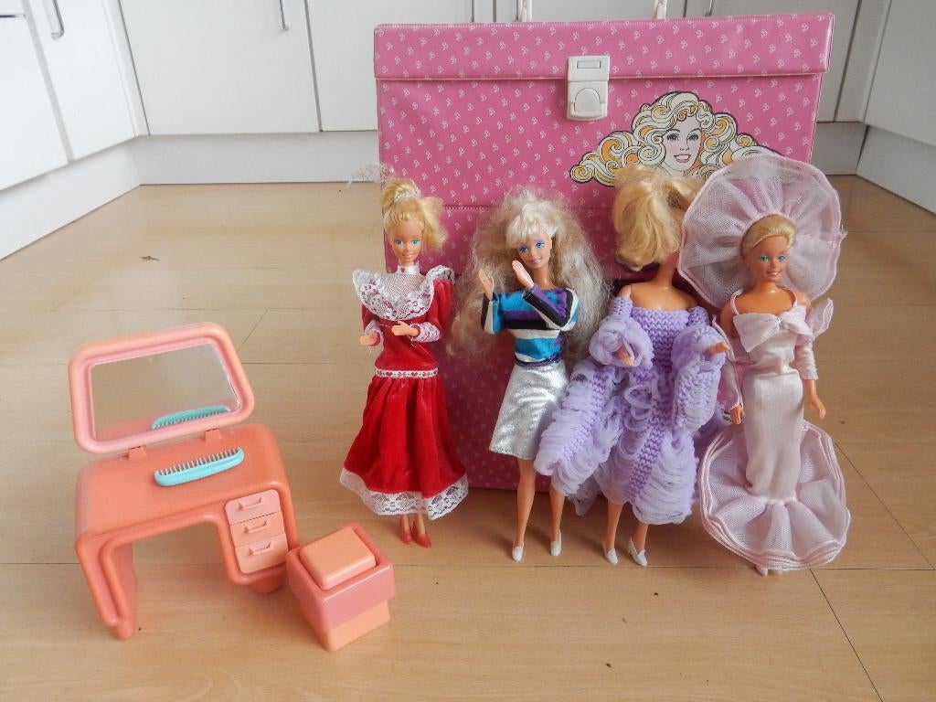 Koffertje met barbie poppen, Ophalen