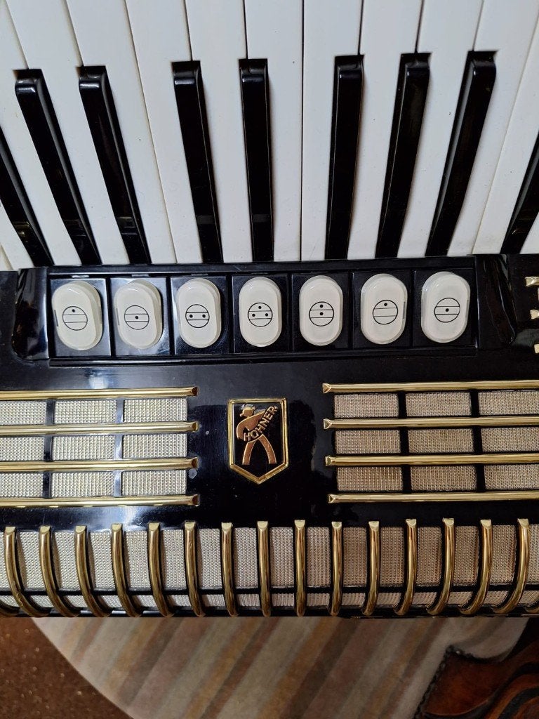 een duitse HOHNER accordeon,,verdi 3,lll, Muziek en Instrumenten, Accordeons, Met koffer, Zo goed als nieuw, Hohner, 120-bas
