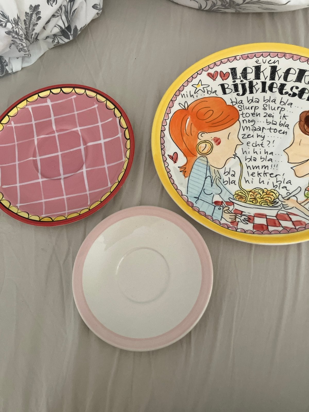 Blond Amsterdam: 1 bord en 2 schotels, Huis en Inrichting, Keuken | Servies, Ophalen of Verzenden, Nieuw, Aardewerk, Bord(en)