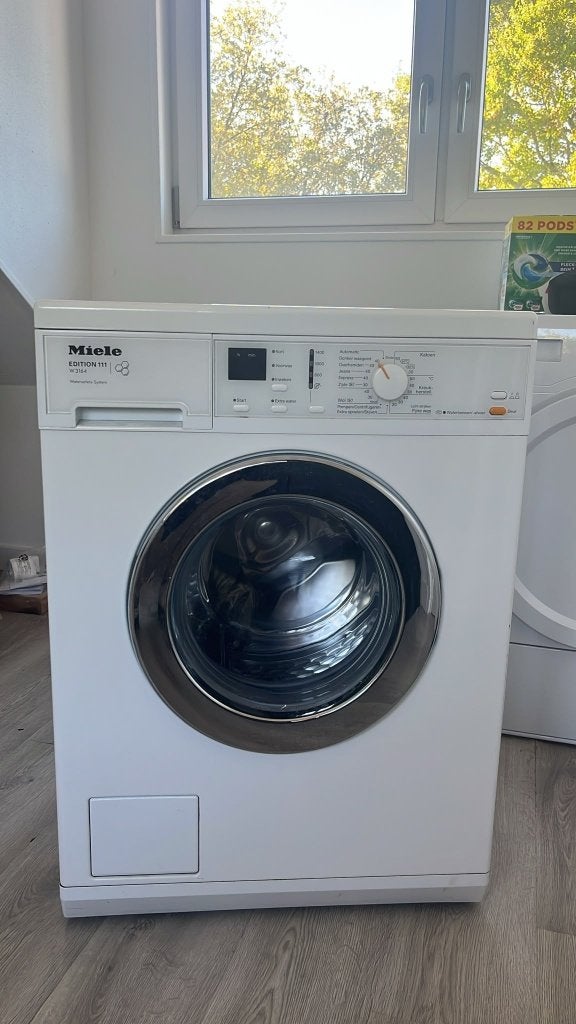 Foto 2 van Miele voorlader wasmachine - goed werkend