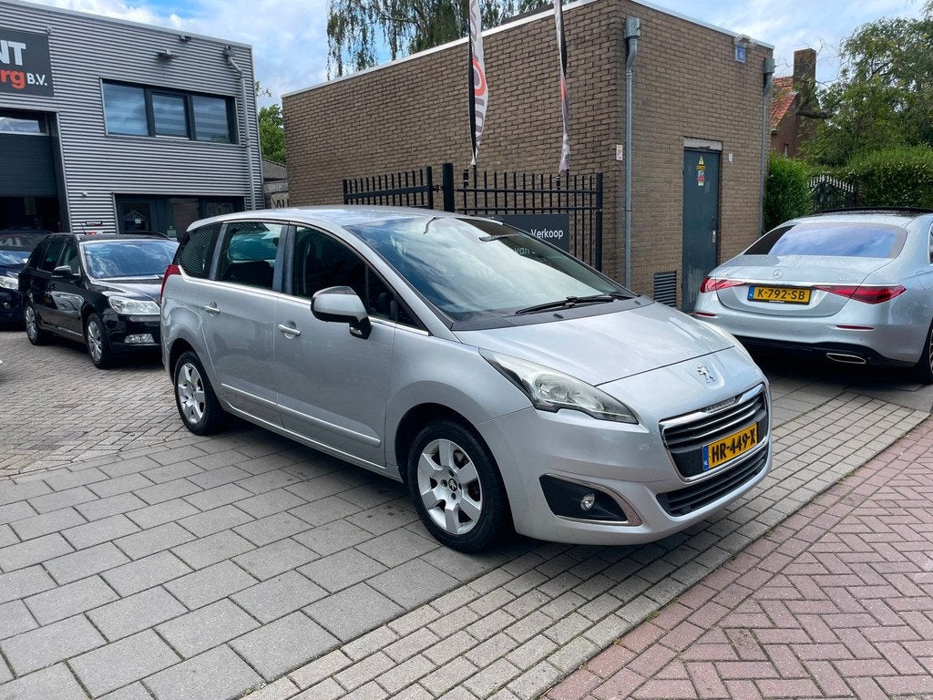 Peugeot 5008 1.6 VTi Style 7p. Trekhaak Airco Navi PDC NAP A, Auto's, Peugeot, Voorwielaandrijving, Euro 5, Gebruikt, 4 cilinders