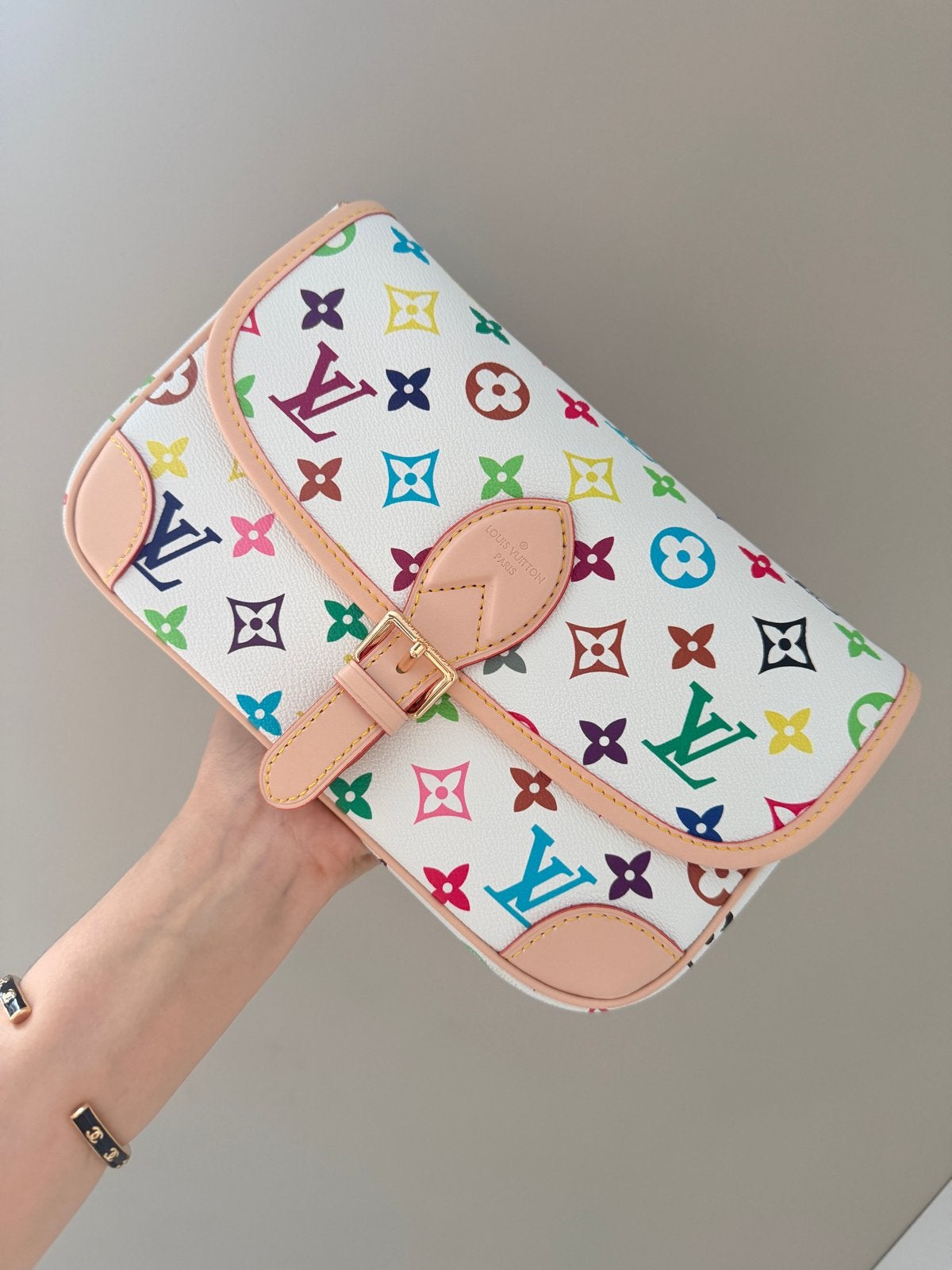 Louis Vuitton Multicolor Pochette - Zo goed als nieuw, Sieraden, Tassen en Uiterlijk, Tassen | Damestassen, Ophalen of Verzenden