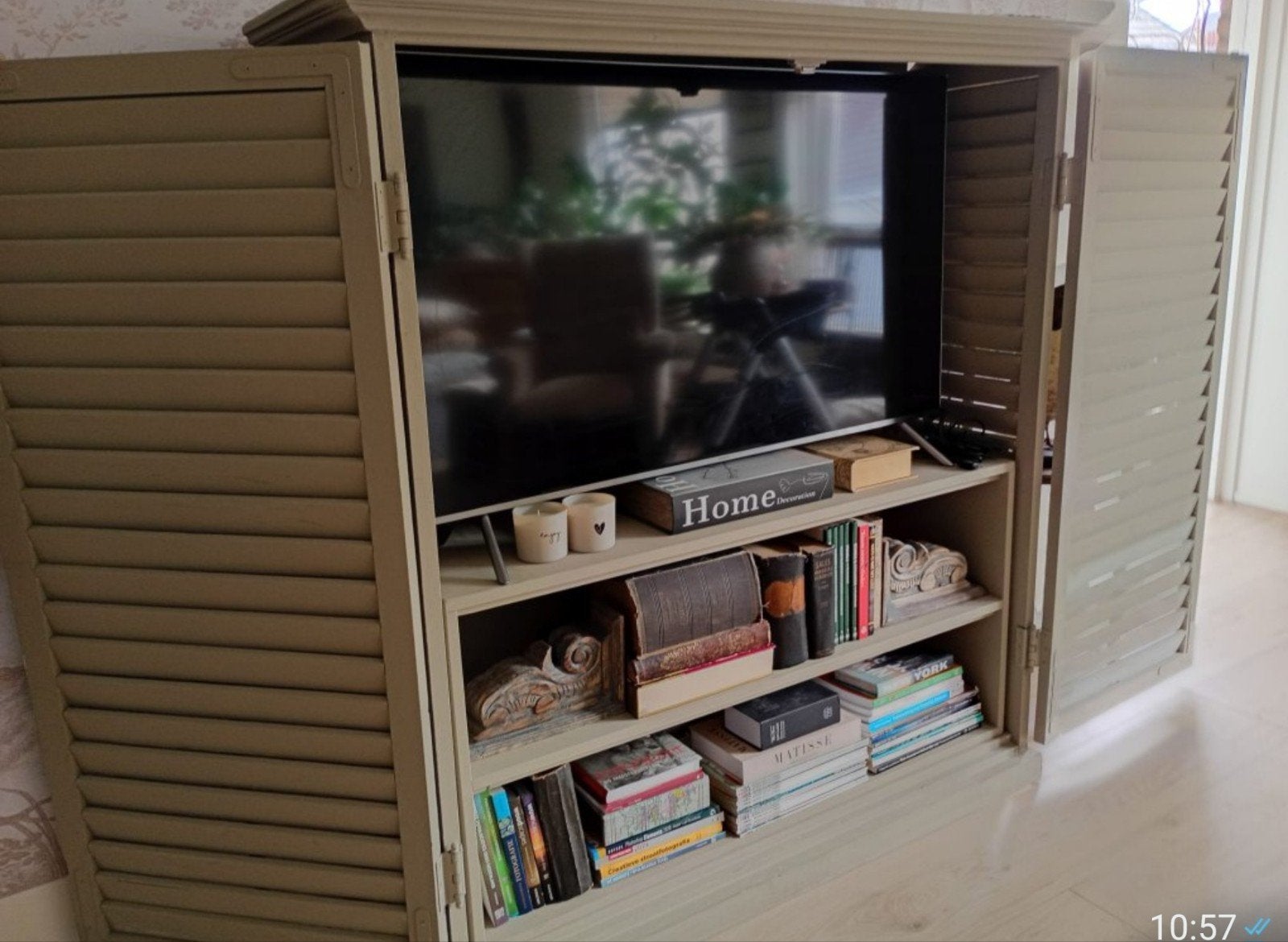 Foto 7 van TV-kast met louvredeuren en opbergruimte riviera maison
