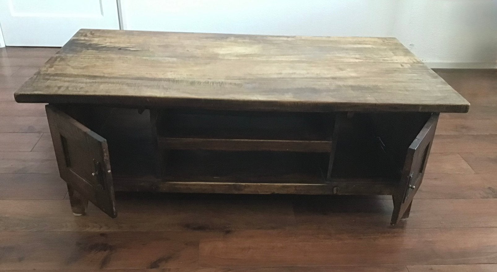 Zware houten Salontafel met veel op bergruimte, Ophalen, 100 tot 150 cm, 50 tot 100 cm, Zo goed als nieuw