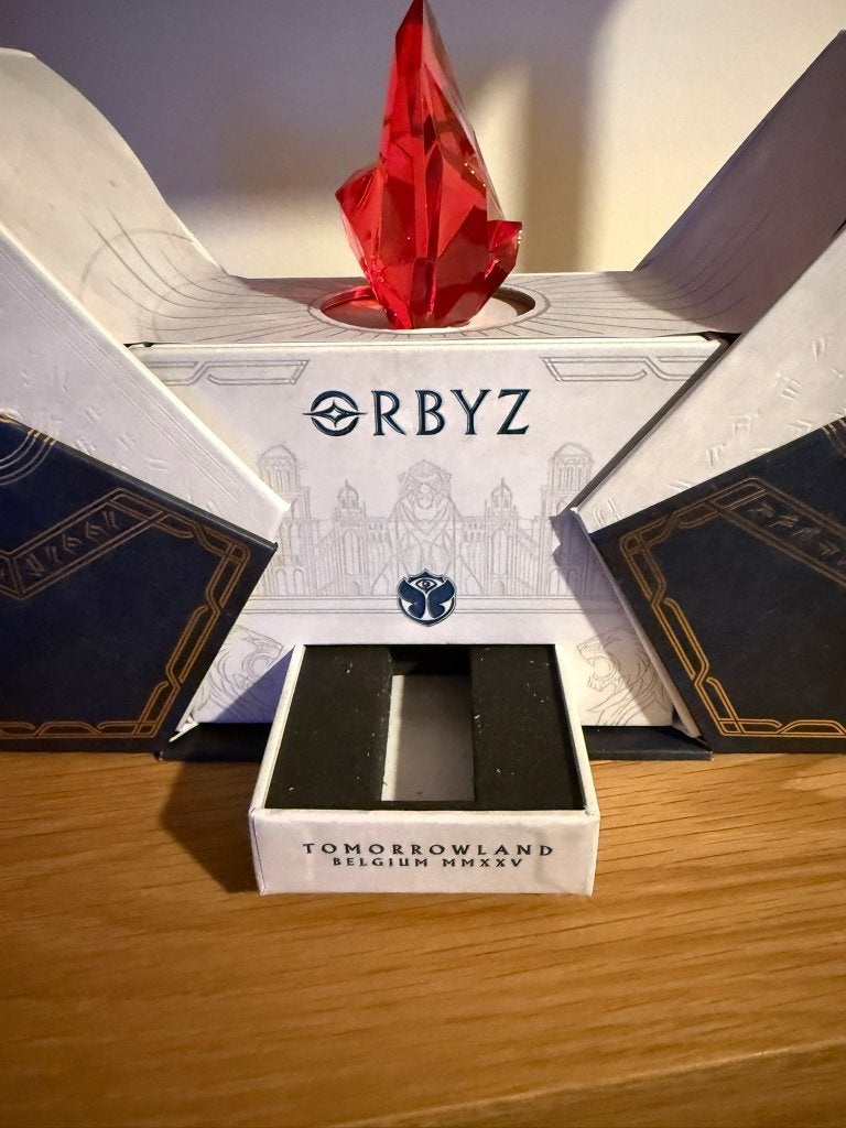 Tomorrowland box ORBYZ editie 2025 no bracelet, Eén persoon