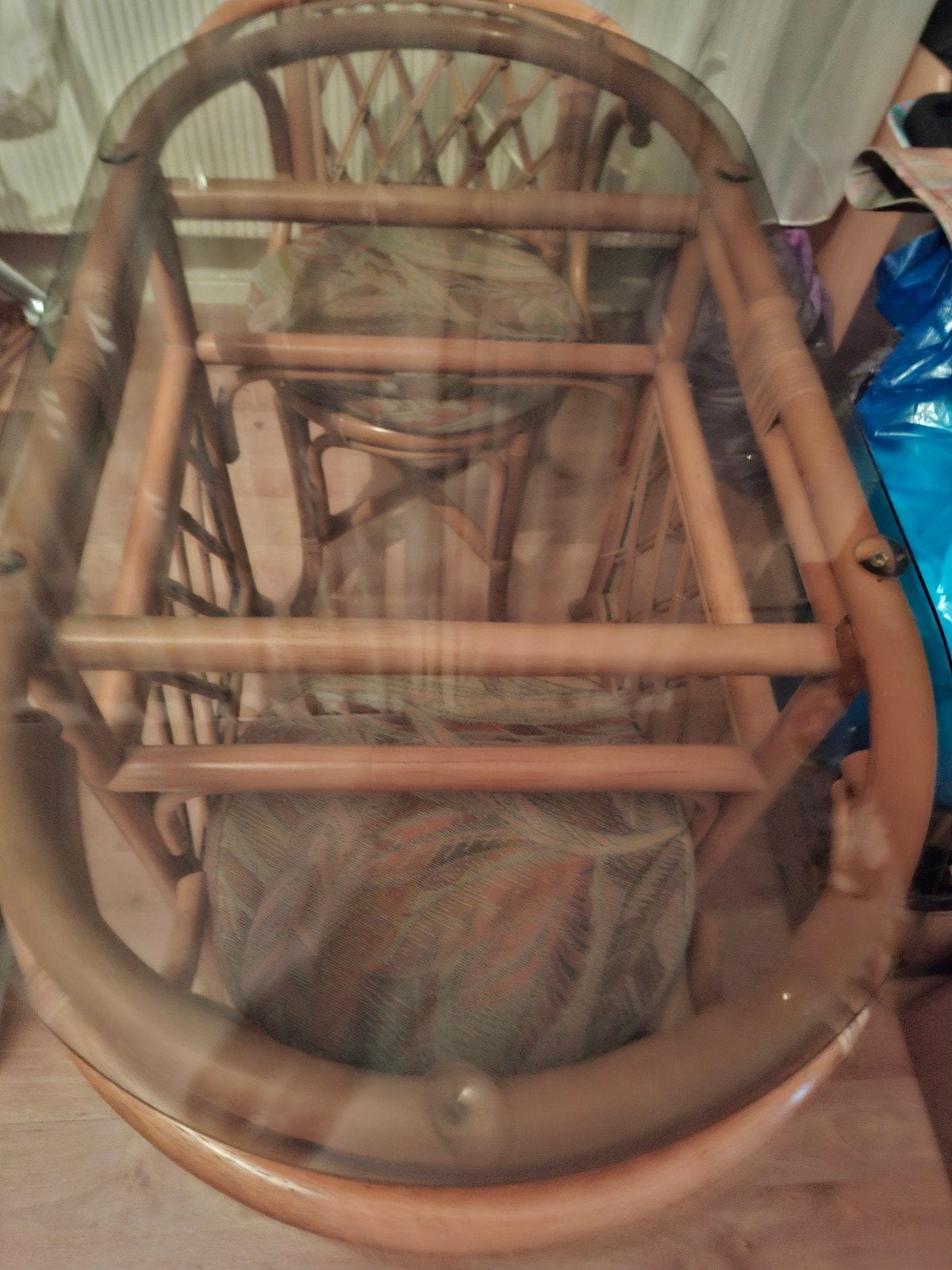 Rotan eethoek met glazen tafel blad en 2 stoelen, Ophalen