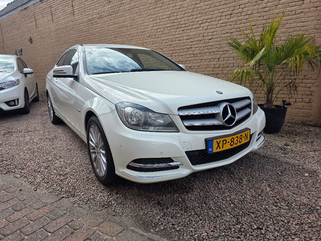 Mercedes-Benz C-Klasse C180 Kompr Sportcoupe 2011, Achterwielaandrijving, 1800 kg, Wit, 14 km/l