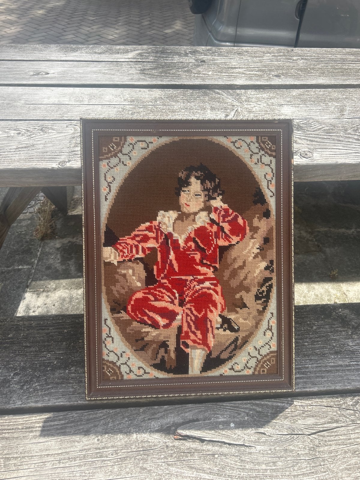 Mooi geborduurd schilderij van een vrouw in het rood, Portret of Personen, Ophalen of Verzenden, Handgeschilderd, Klassiek