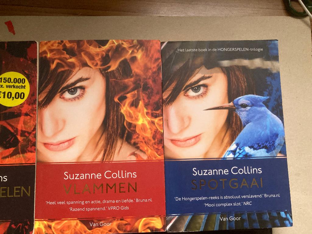 T.K. De Hongerspelen Vlammen en Spotgaai van Suzanne Collins, Boeken, Ophalen of Verzenden, Zo goed als nieuw, Suzanne Collins