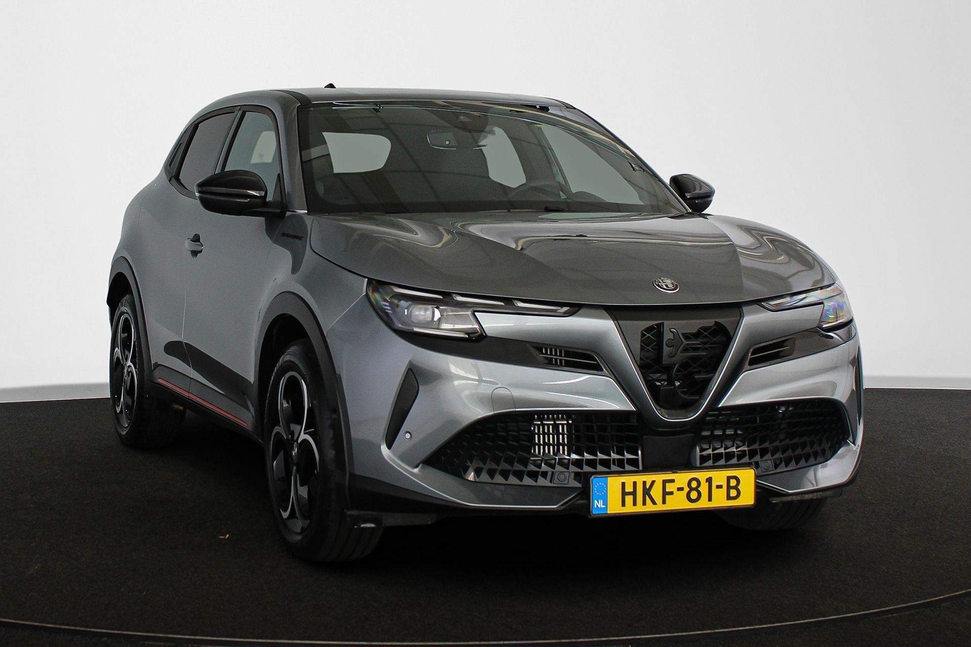 Alfa Romeo Junior 1.2 Turbo Hybrid Ibrida Speciale Pack Tech, Auto's, 145 pk, 1199 cc, Origineel Nederlands, Hybride Elektrisch/Benzine