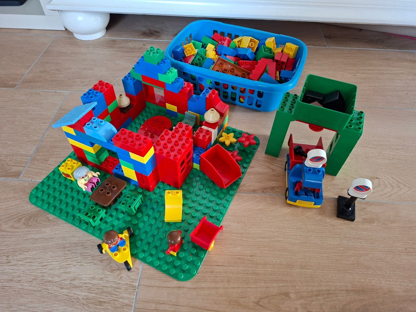 Grote partij LEGO Duplo met grondplaat en figuren, Ophalen of Verzenden, Gebruikt, Overige merken