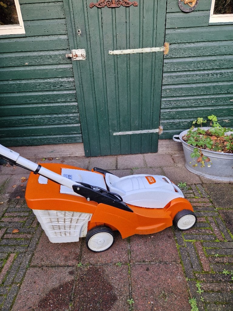 Stihl RMA 339 Accu grasmaaier met 2x AK30 accu,s, Ophalen, Stihl, Gebruikt, Accu-grasmaaier