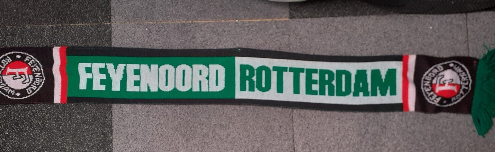 Feyenoord sjaal, Ophalen, Nieuw