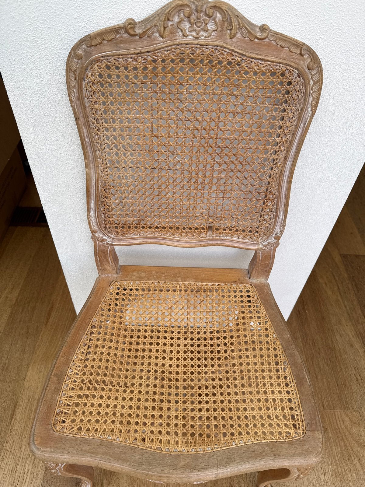 Antieke Franse Louis XV stijl rotan stoel, Antiek en Kunst, Ophalen of Verzenden