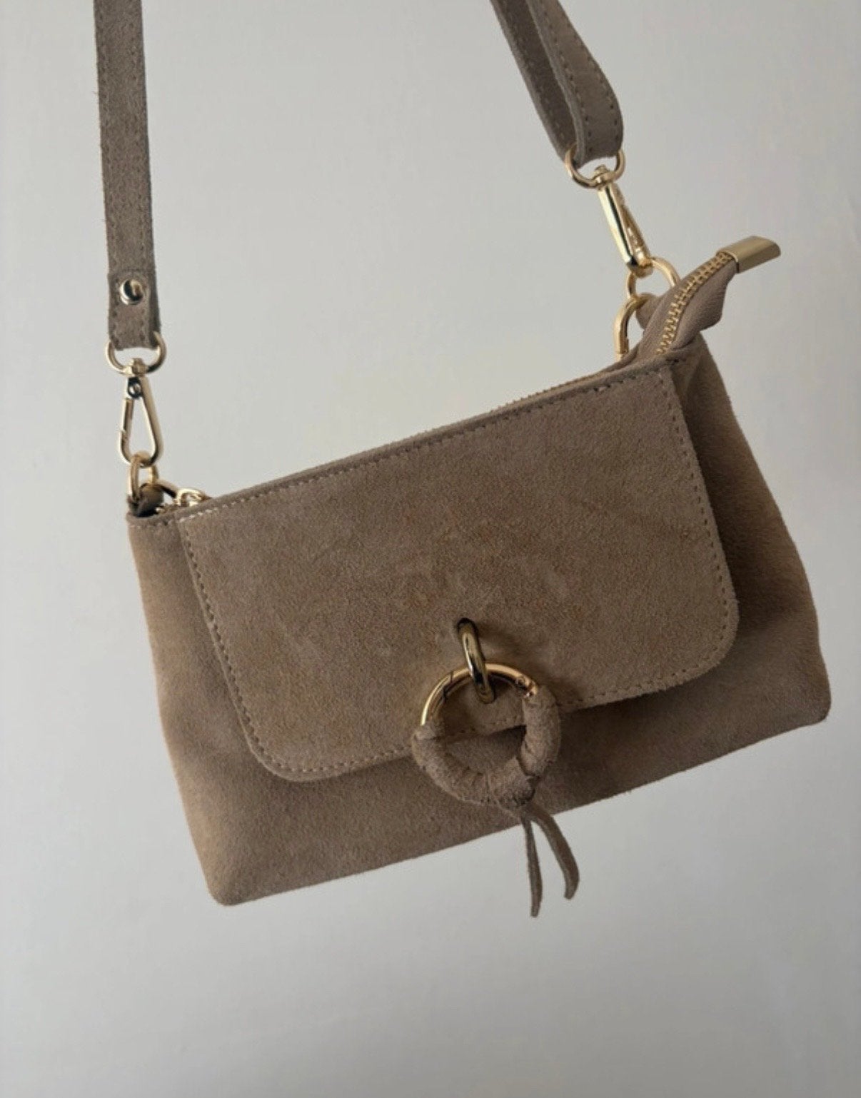 Teatro Italian Leather suède schoudertasje, Sieraden, Tassen en Uiterlijk, Ophalen of Verzenden, Gebruikt, Beige, Schoudertasje