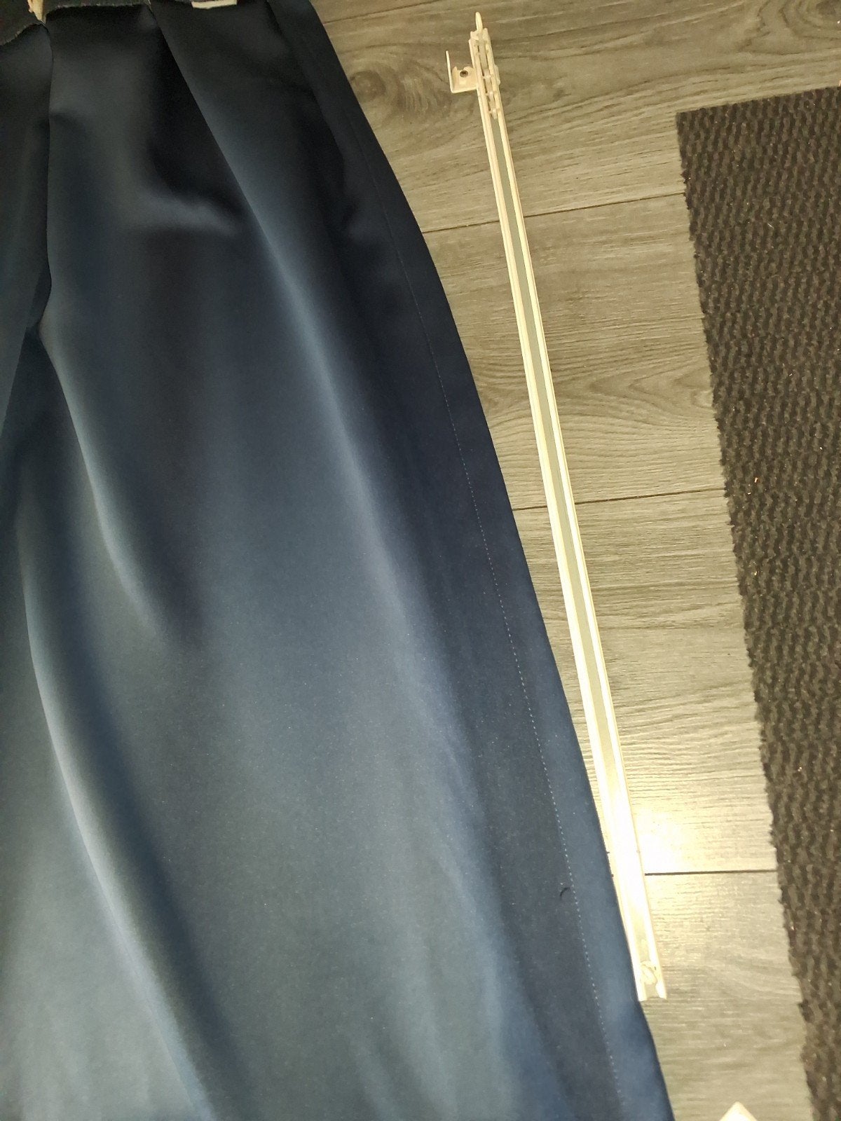 Donkerblauwe verduisterende gordijnen met rails, Gebruikt, Blauw, Isolerend, Ophalen of Verzenden