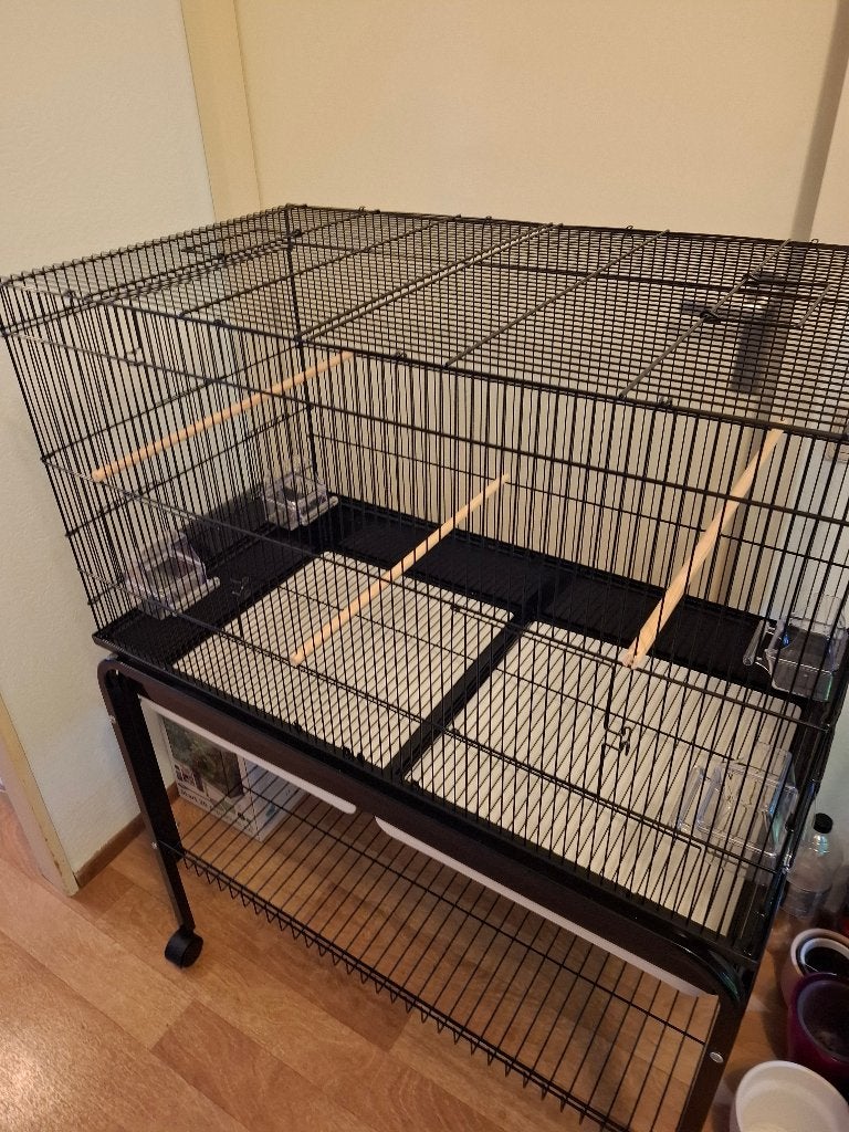 mooie vogelkooi op wieltjes, Ophalen, Zo goed als nieuw, Metaal, Vogelkooi