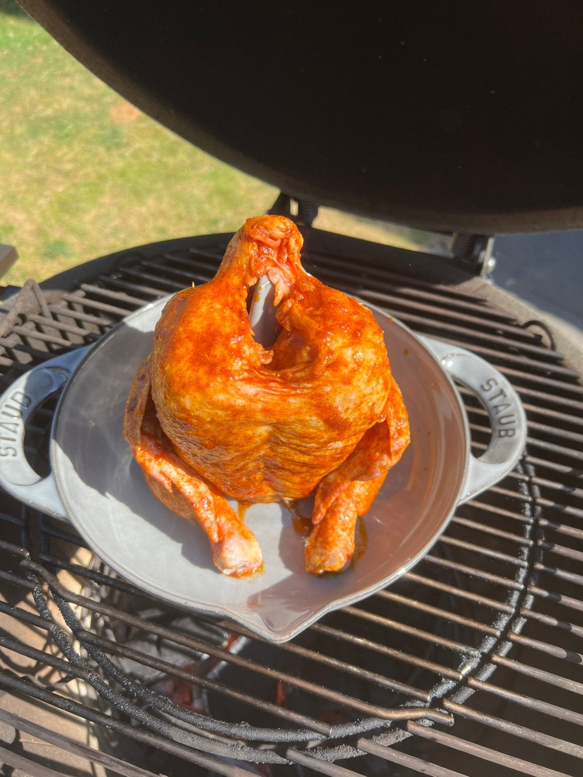 Staub Vertical Chicken Roaster in de kleur Graphite Grey, Huis en Inrichting, Keuken | Potten en Pannen, Gietijzer, Overige typen