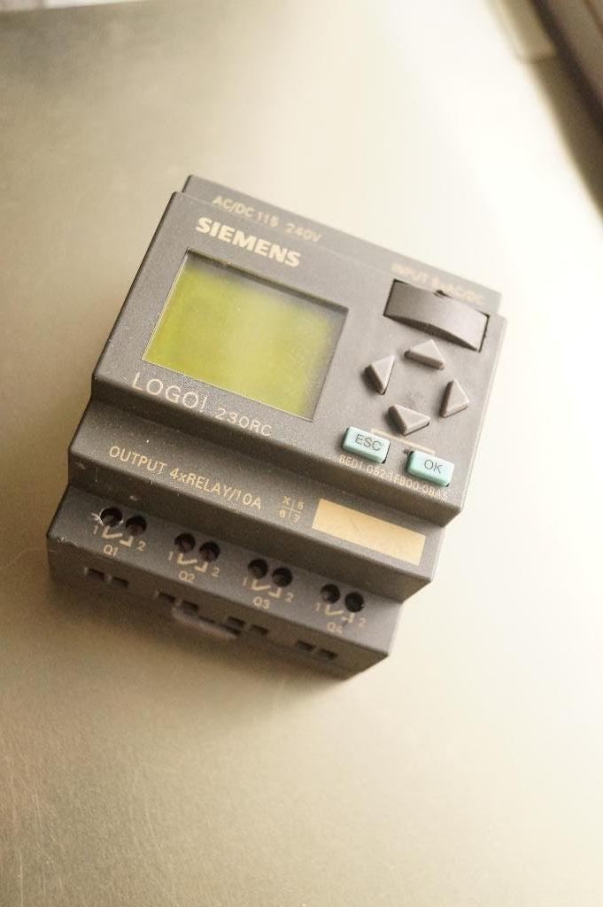 Siemens LOGO! 230rc  plc, Ophalen of Verzenden, Gebruikt, Overige typen