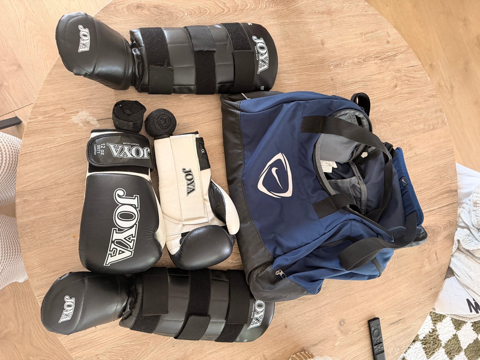 Joya Kickboks + Nike tas, Ophalen of Verzenden, Zo goed als nieuw, Bokshandschoenen