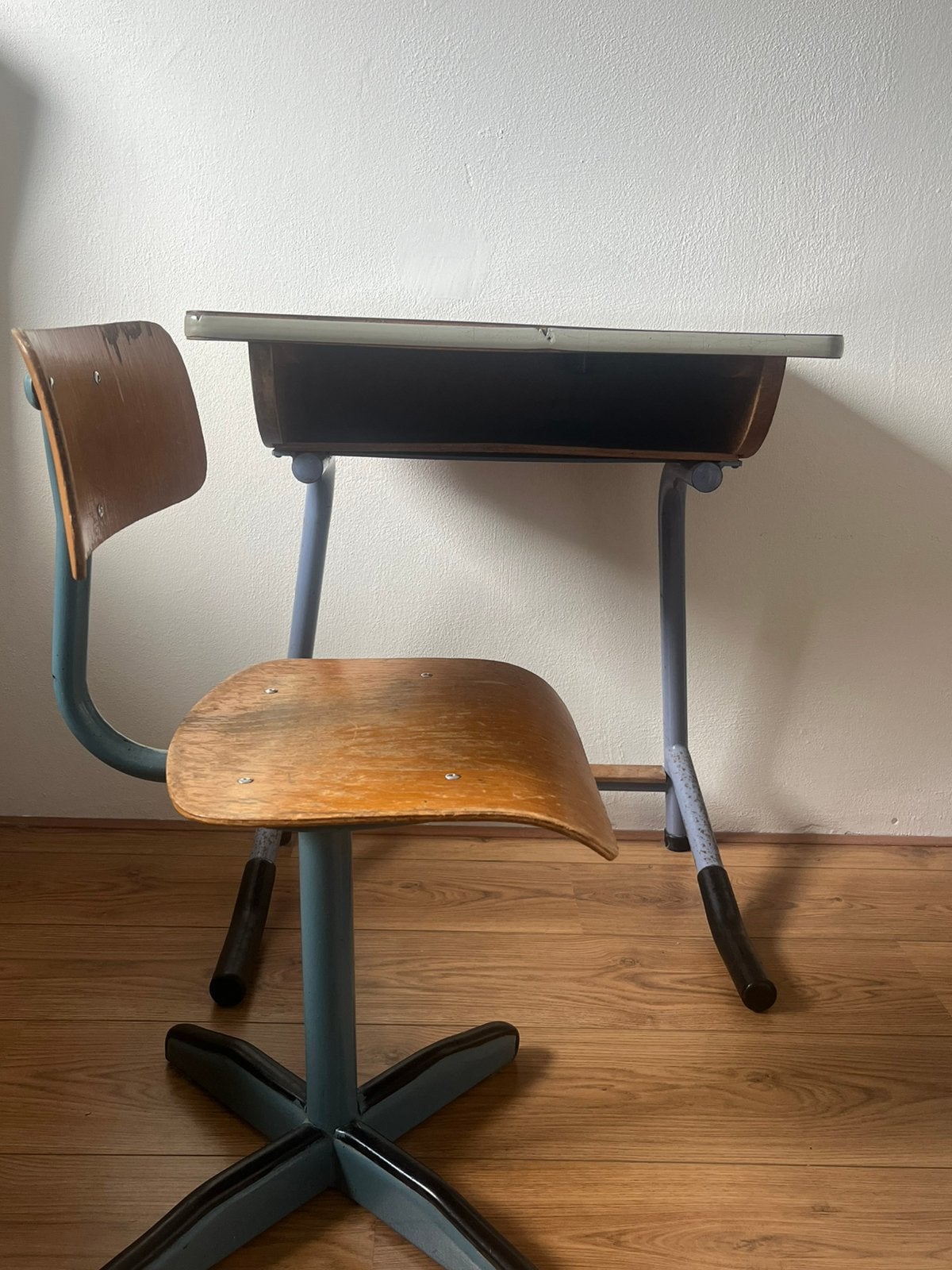 Vintage schooltafel kinderbureautje met stoeltje, Ophalen, Gebruikt