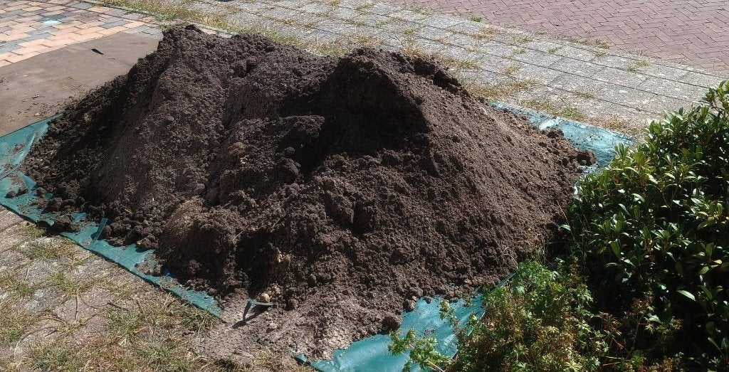 Goede, vruchtbare tuinaarde (zwarte grond) in NIJVERDAL, Ophalen, Tuinaarde