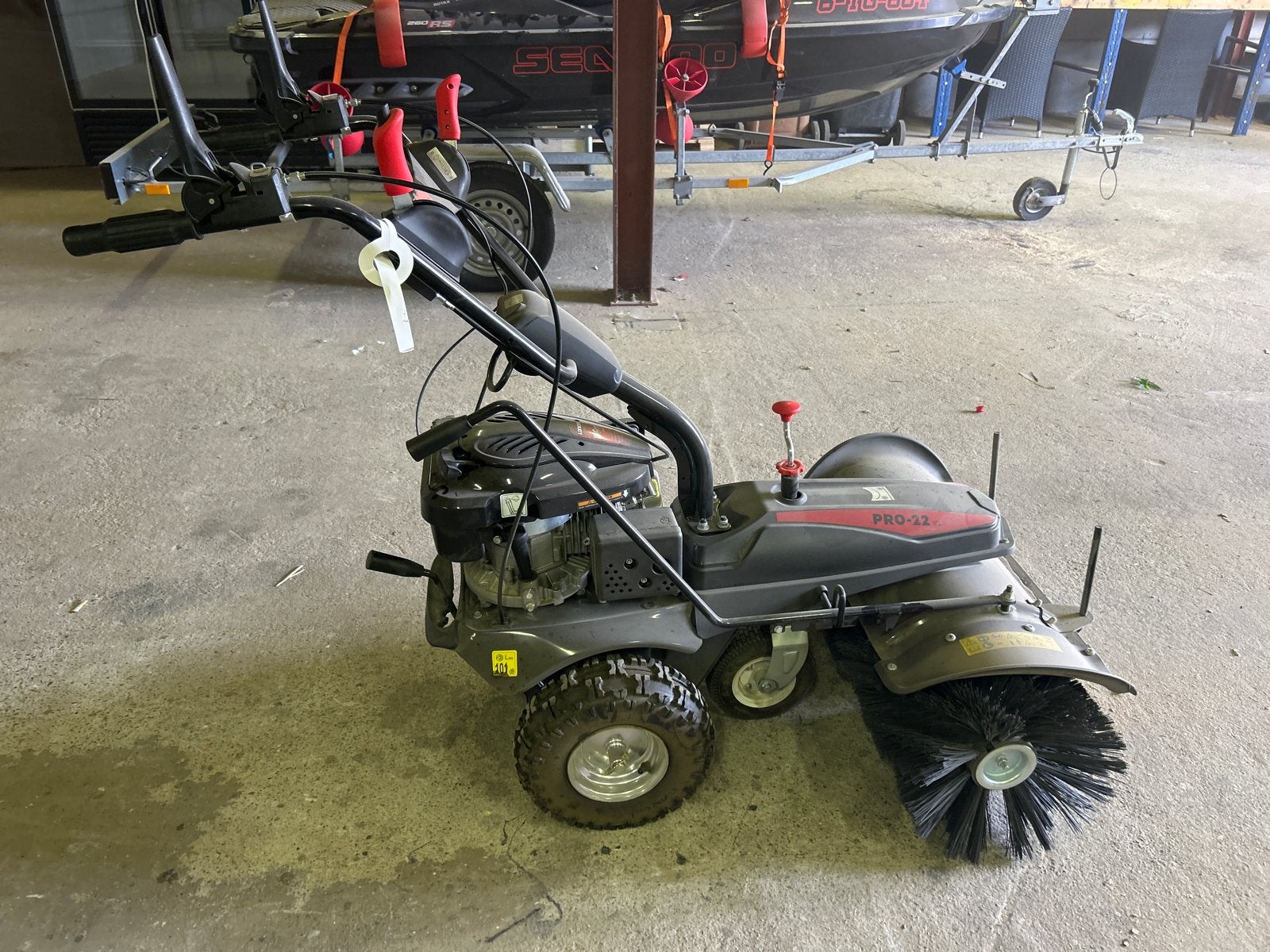 PRO-22 Veegmachine / Borstelmachine, Ophalen, Gebruikt