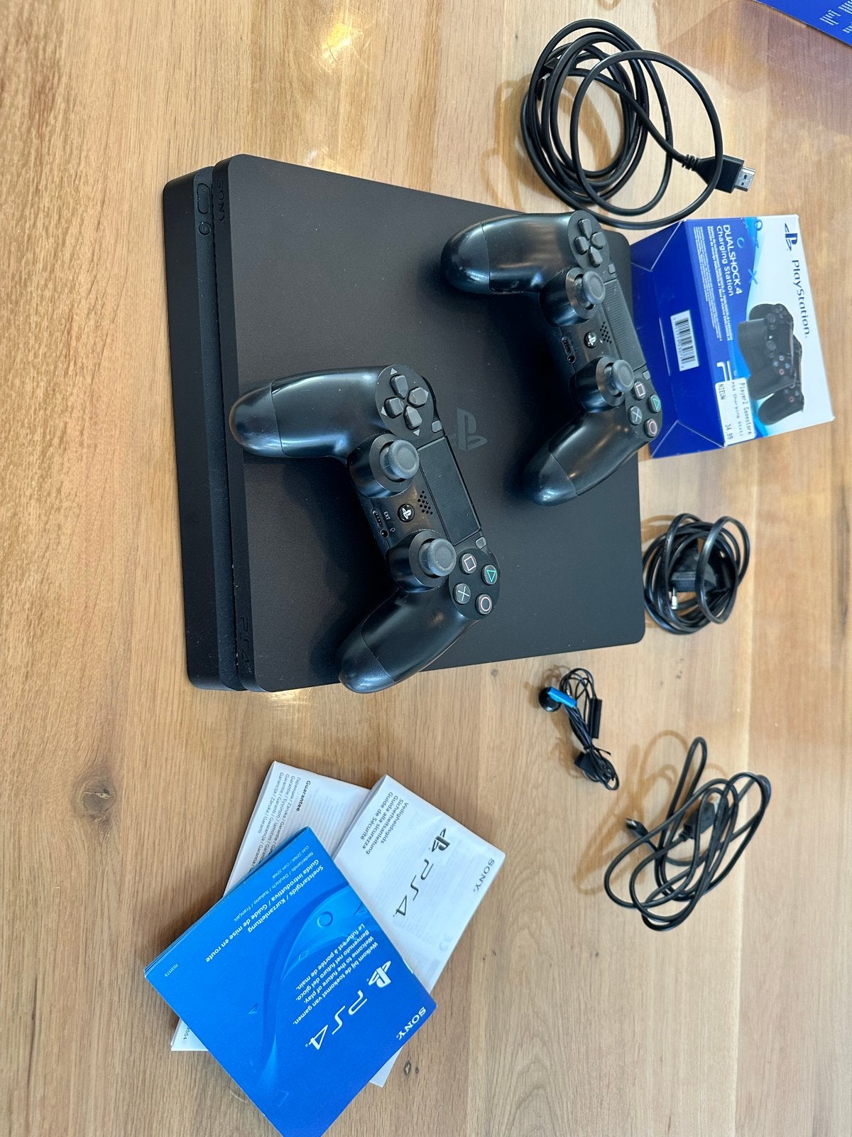 PlayStation 4 Slim 1TB met 2 controllers en 3 games, Met 2 controllers, Ophalen of Verzenden, 1 TB, Slim