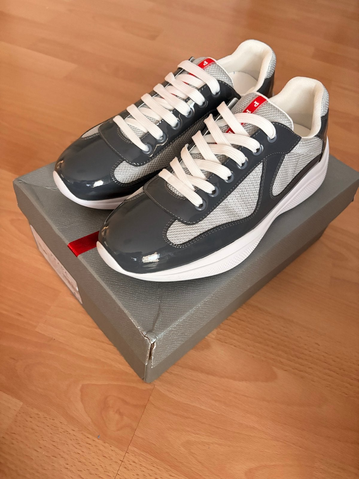 Prada Cups Maat 41 - Nieuw en Ongebruikt, Kleding | Dames, Ophalen of Verzenden, Nieuw, Grijs, Sneakers of Gympen